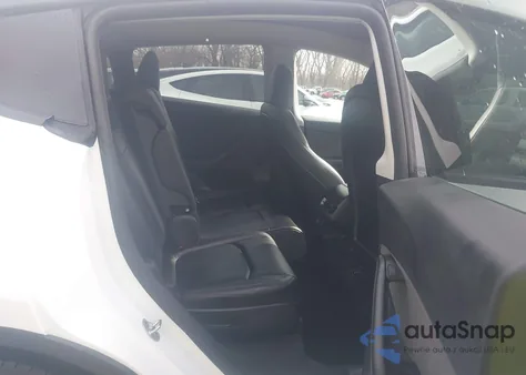 2023 Tesla Model Y Awd/Long Range Dual Motor All-Wheel Drive z USA, uszkodzony, nr VIN 7SAYGAEE2PF779988